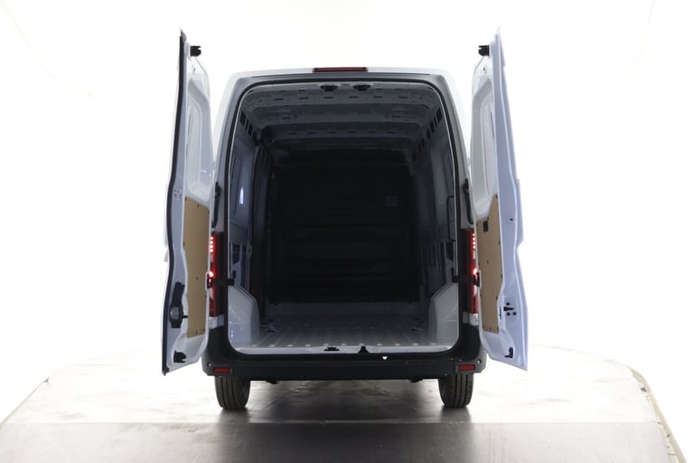 2025 Renault Master LM35 Blue dCi 150 Advance Medium Roof Van Auto PANEL VAN DIESEL Automatic