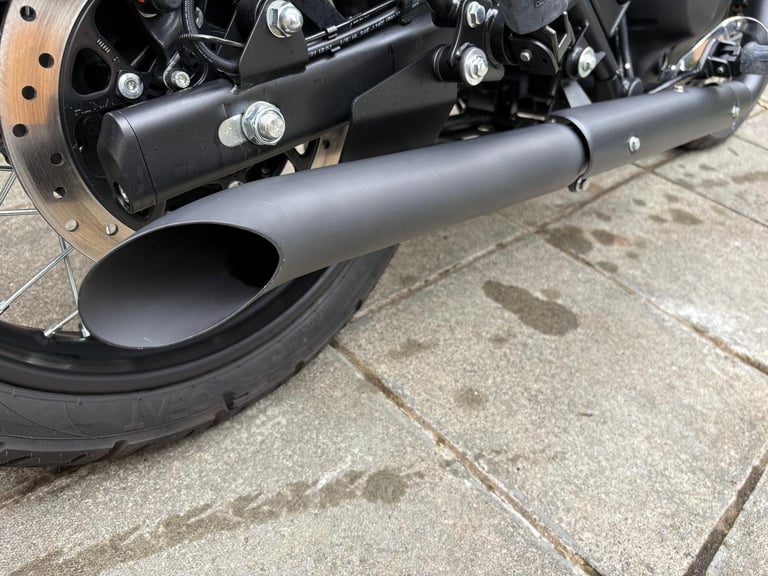 2023 / 23 Royal Enfield CLASSIC 350 £3250 Black 201 miles.