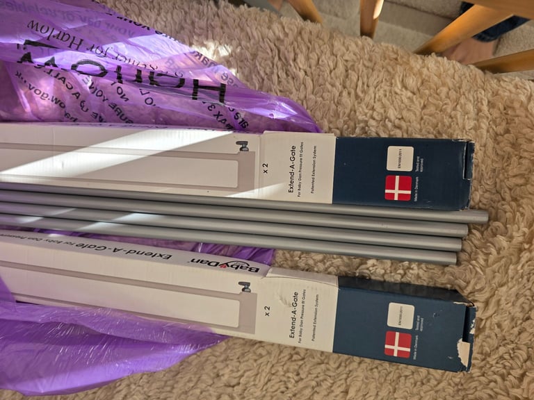 2 x Avantgarde Pressure Indicator Safety Baby Gate Including Extensions