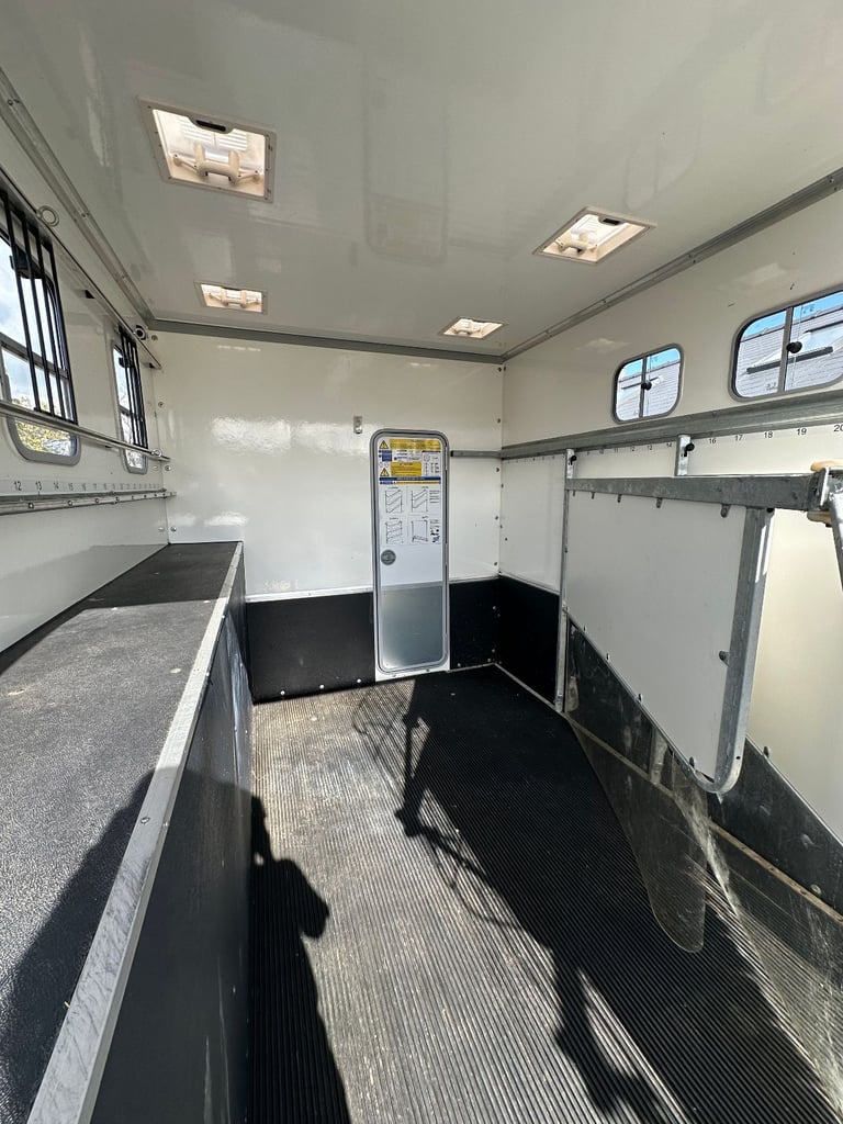 Ifor Williams Gold Large Tri-Axle Eventa Trailer