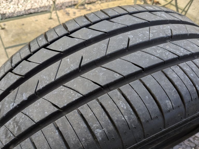 4 X 215/50 ZR17 95W XL Kumho Ecsta HS52 TYRES *A* WET (used but nearly new): £150 (RRP £320 Approx)