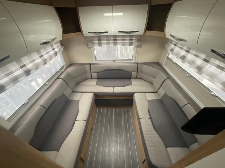 Rollerteam 746, 2020, 5K miles, 6 Berth, 6 Belts