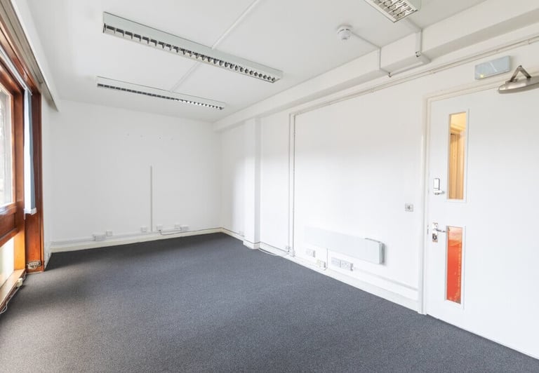 4 to 25 Person Private Office Suites to rent in *Fitzrovia*, Central London W1