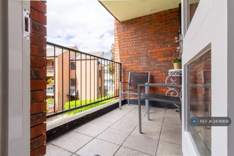 1 bedroom flat in Cooper Close, London, SE1 (1 bed) (#2478906)