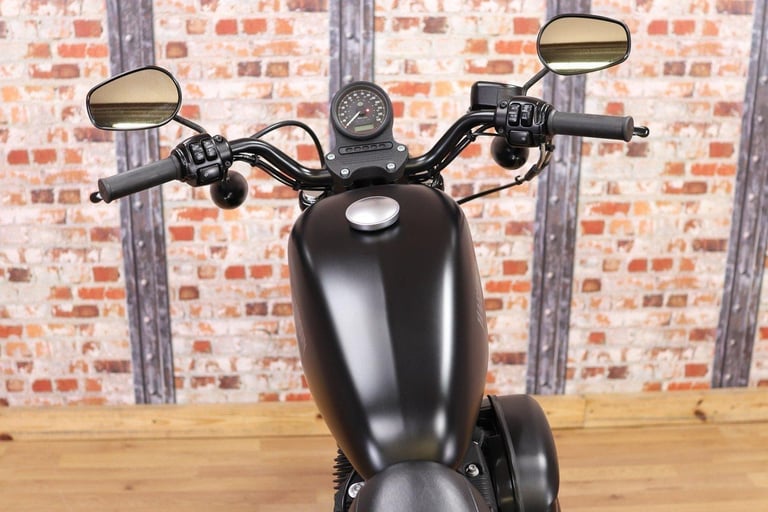 **DEPOSIT TAKEN** 2015 HARLEY XL 883 N SPORTSTER IRON - 4,004 MILES - 1 OWNER