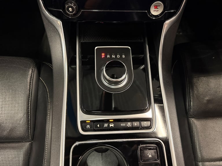 2016 Jaguar XE 2.0d R-Sport Saloon 4dr Diesel Auto AWD Euro 6 (s/s) (180 ps)