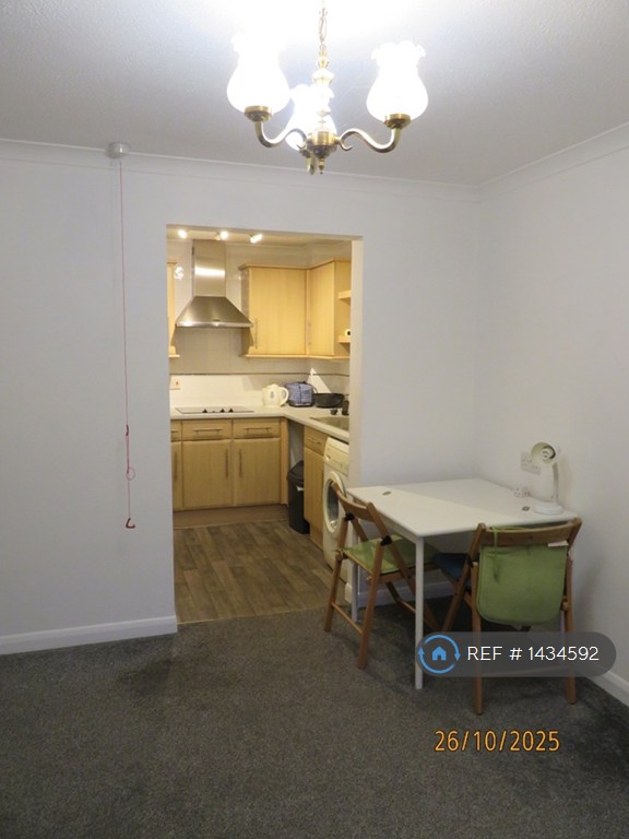 1 bedroom flat in Westminster Court, London, E11 (1 bed) (#1434592)