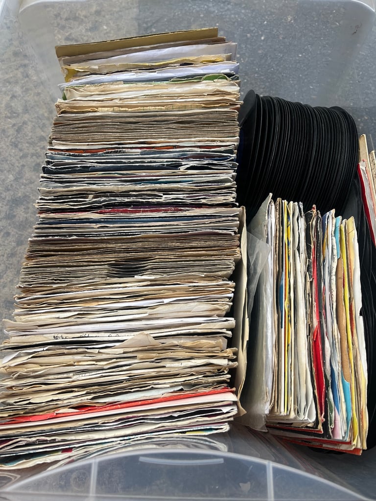 image for 7” single records vinyls round 300