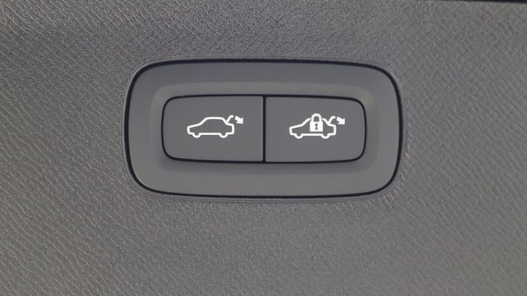  Volvo XC90 B5 (P) AWD Plus Dark (Sunroof, Harman Kardon, 360 Camera) Petrol/Electric Hybrid Auto...