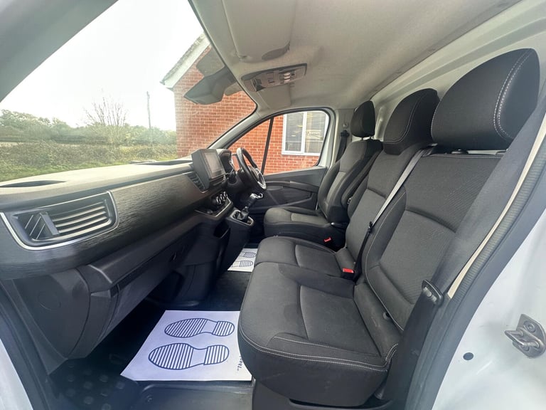 2022 Renault Trafic 2.0 dCi Blue LL30 Sport L2 H1 Euro 6 (s/s) 5dr PANEL VAN Diesel Manual