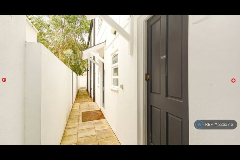 2 bedroom flat in Eden Road, London, E17 (2 bed) (#2263716)