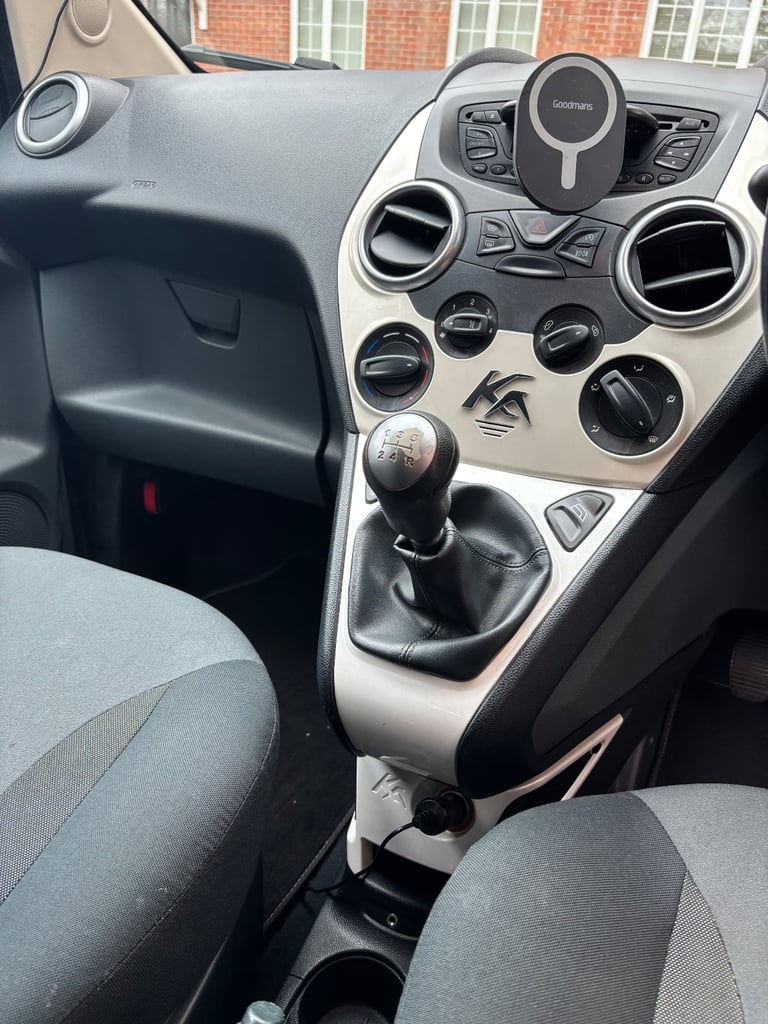 Ford, KA, Hatchback, 2011, Manual, 1242 (cc), 3 doors