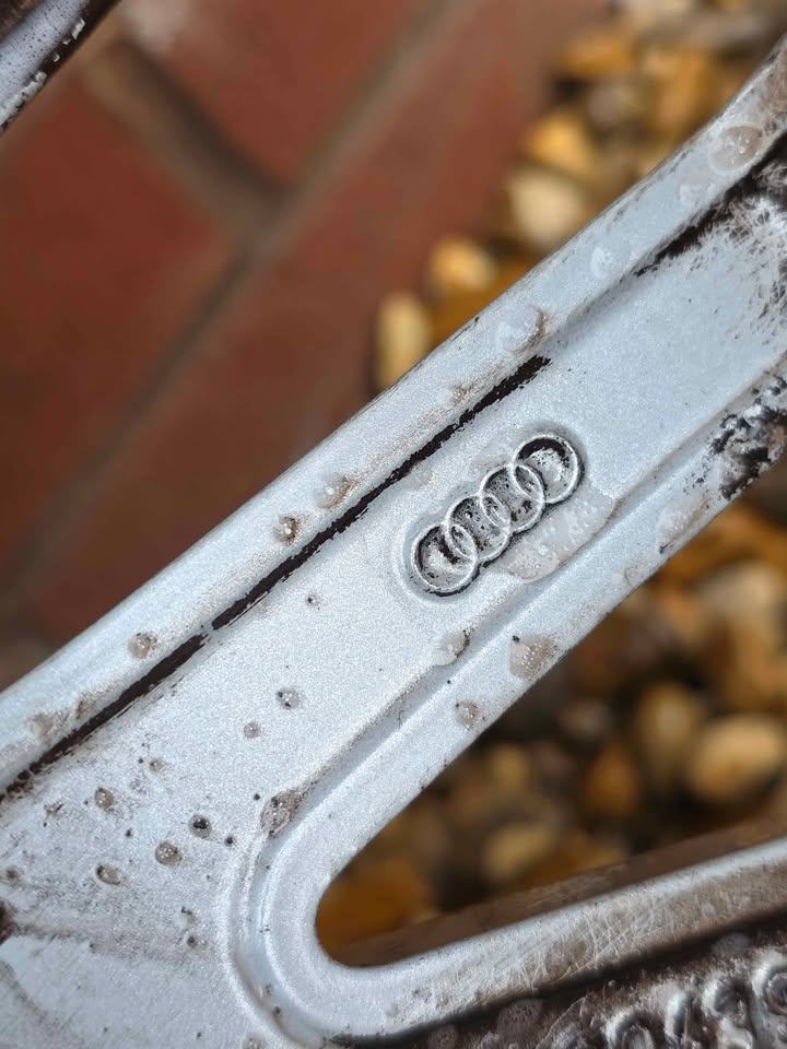 Genuine Audi TT 18" 5x112 Alloy Wheels with tyres X4