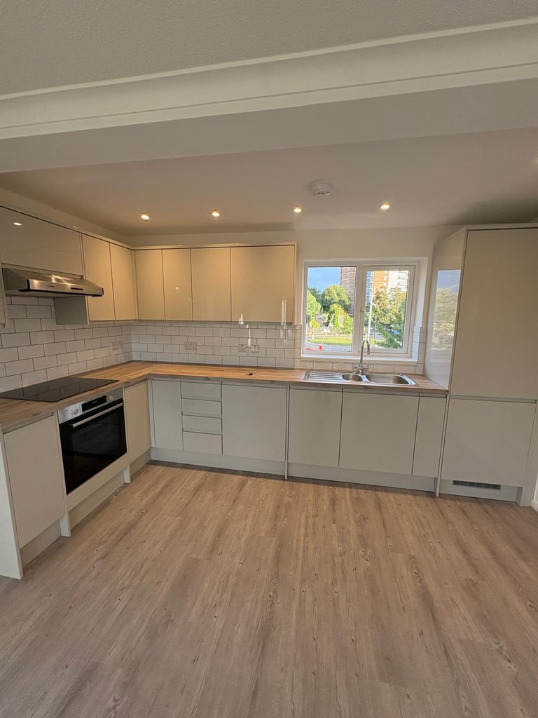 2 bedroom flat in 2 Bedroom Flat – New Ash Close, London N2