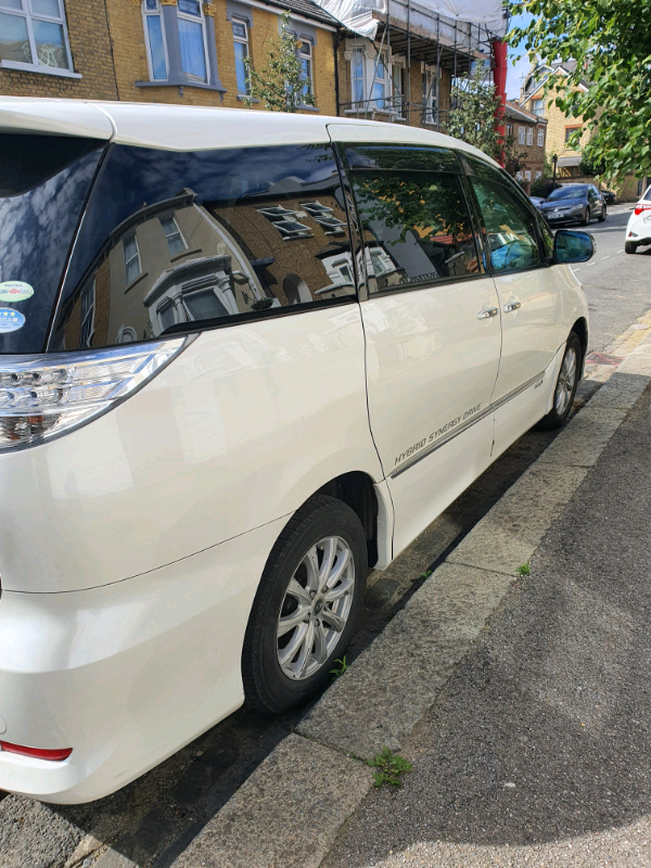 Toyota Estima (2010)