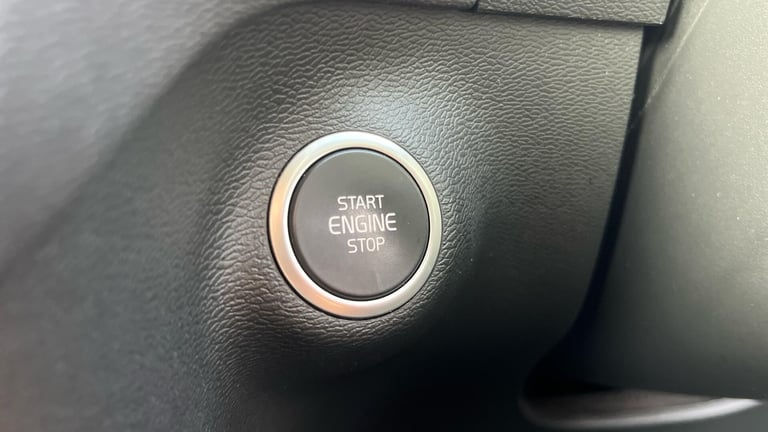 2020 Volvo XC40 Momentum B4 AWD mild hybrid ESTATE Petrol/Electric Hybrid Automatic