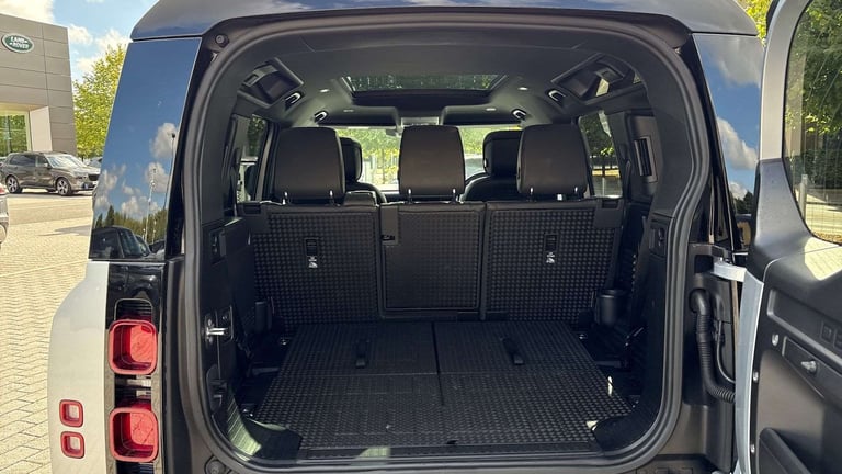 2021 Land Rover Defender 3.0 D300 X-Dynamic HSE 110 5dr Auto [7 Seat] ESTATE DIESEL Automatic