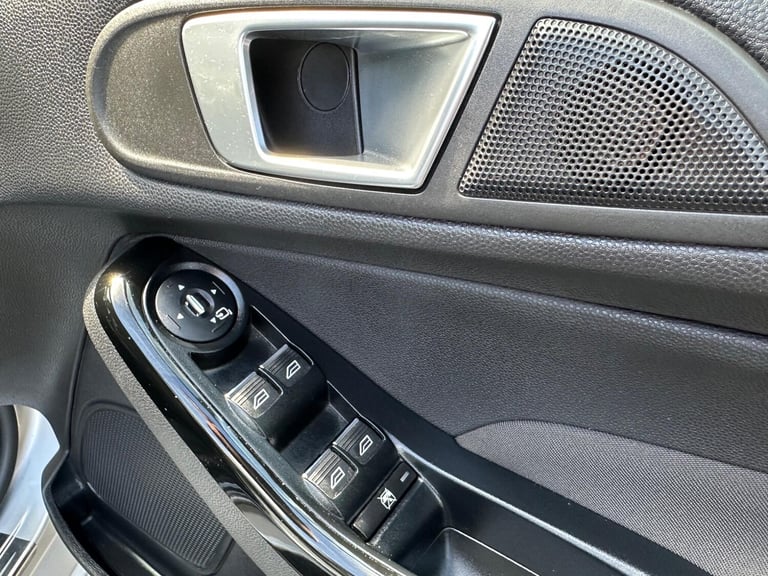 2014 Ford Fiesta 1.0T EcoBoost Titanium X Euro 5 (s/s) 5dr HATCHBACK Petrol Manual