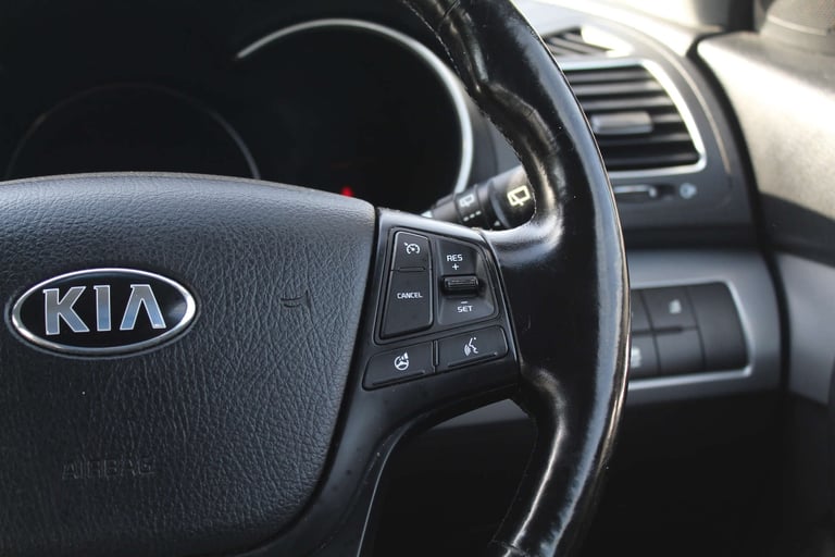 2012 Kia Sorento 2.2 Sorento KX-3 Sat Nav CRDi 4x4 Auto 4WD 5dr SUV Diesel Automatic