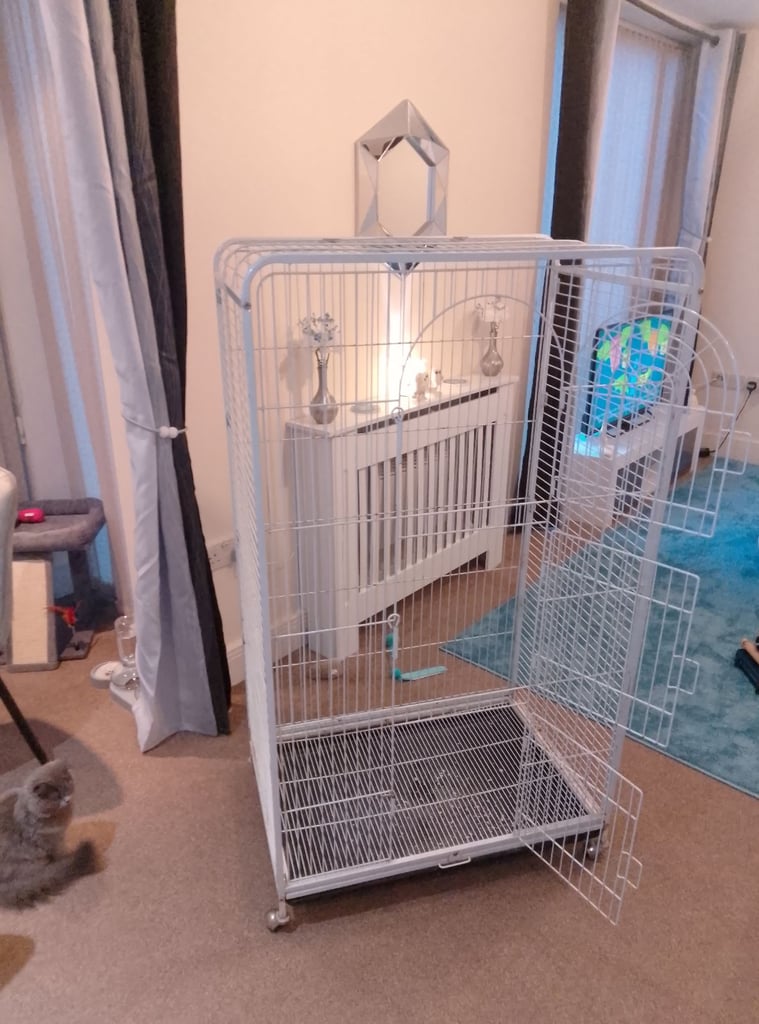 Bird cage/parrot cage