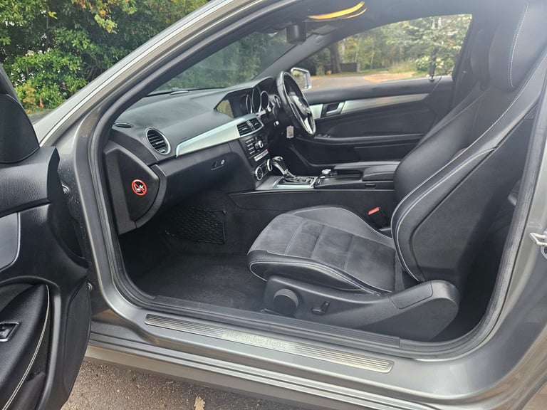 Mercedes-Benz coupe c220d Amg sport premium edition 2015 face-lift model FULL SERVICE HISTORY 
