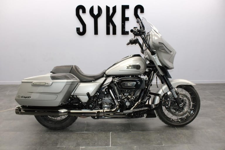 image for 2023 Harley-Davidson FLHXSE CVO Street Glide in Dark Platinum