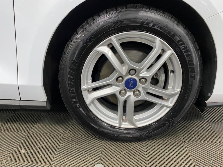 2019 Ford Focus 1.0T EcoBoost Zetec Euro 6 (s/s) 5dr HATCHBACK Petrol Manual