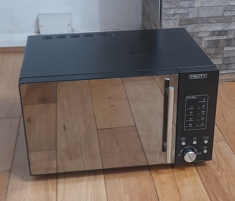 image for LARGE MICROWAVE: TRICITY, 900W * delivery available * 