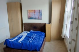 Spacious double room available in Old Trafford