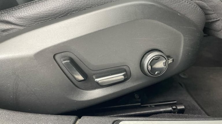 2022 Volvo V60 Recharge Plus T6 AWD plug-in hybrid Electric/Petrol Dark Automatic Estate Hybrid A...