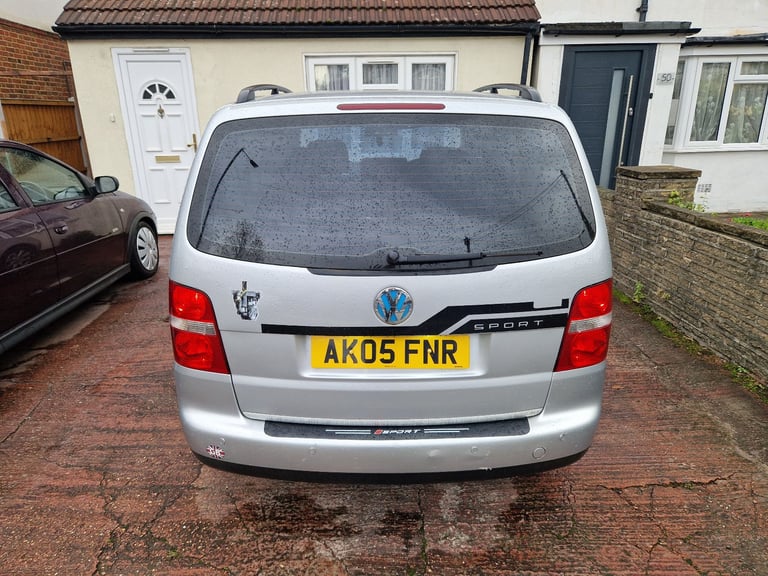 AUTO VW TOURAN 1.6 ULEZ FREE DRIVES GREAT 