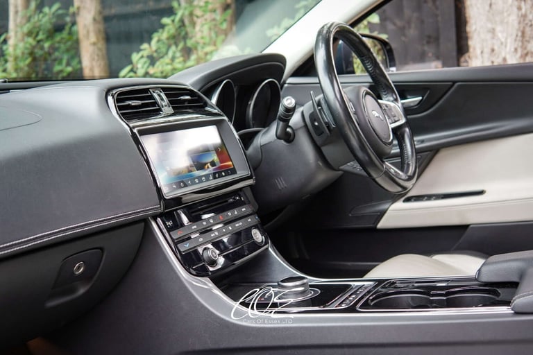 2016 Jaguar XE 2.0 XE R-Sport i Auto 4dr Saloon Petrol Automatic