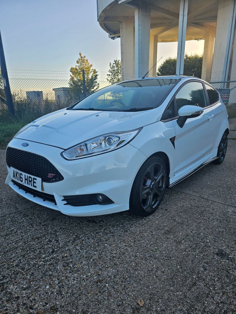 Ford, FIESTA, Hatchback, 2016, Manual, 1596 (cc), 3 doors