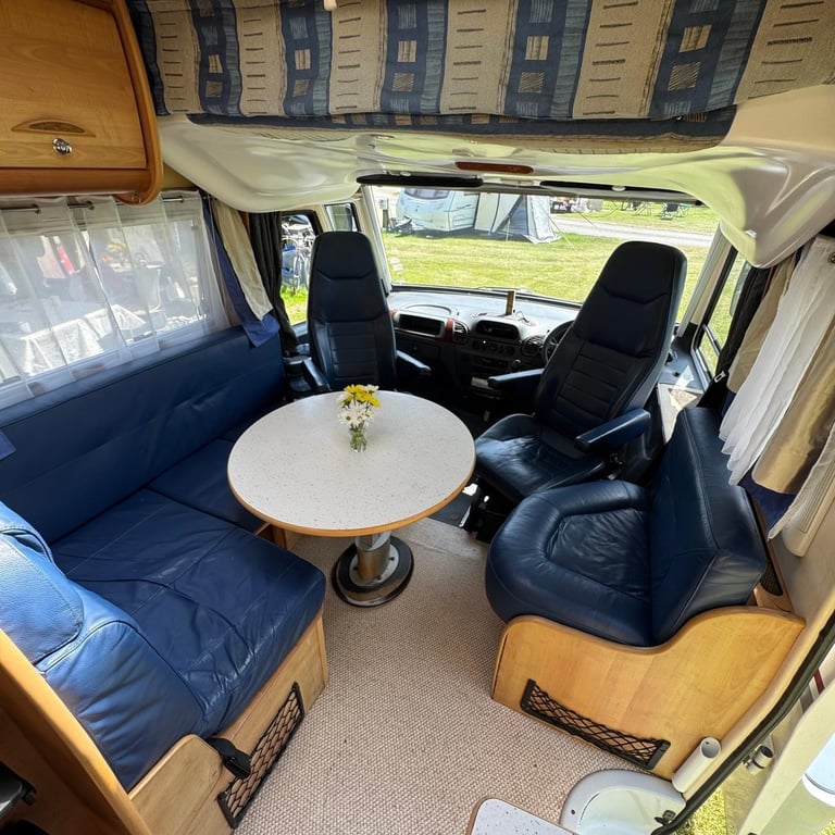 Le Voyageur LVX Mercedes 2005 Island Bed Rear Fixed Bed