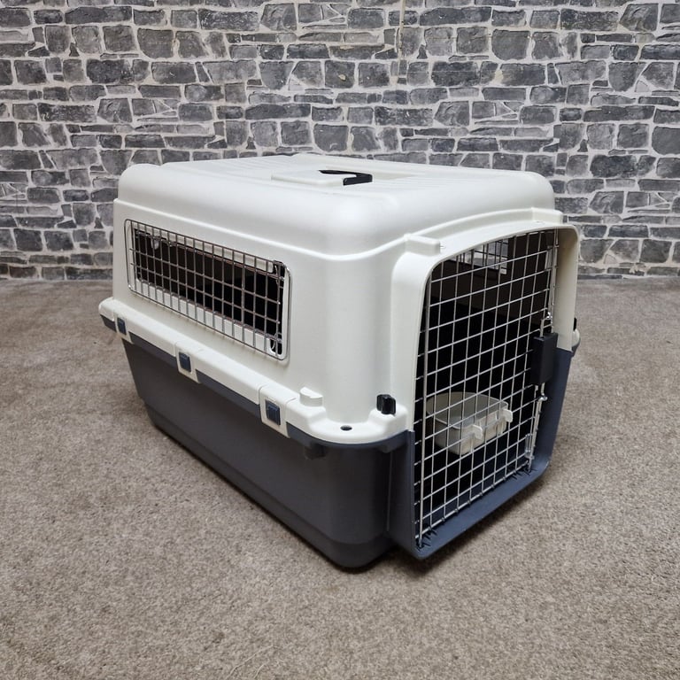 Medium Plastic Dog Travel Crate with Metal Door and Bowl