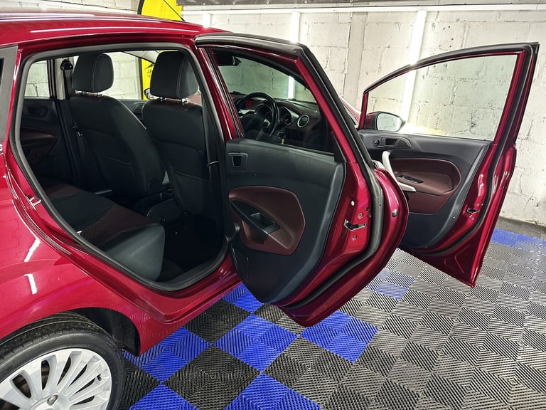 2011 Ford Fiesta 1.6 Titanium Hatchback 5dr Petrol Manual (134 g/km  118 bhp)