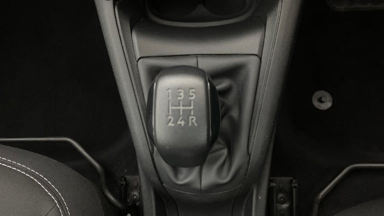 2016 Peugeot 208 1.2 PureTech XS White Hatchback 5dr Petrol Manual Euro 6 (82 ps) Hatchback Petro...