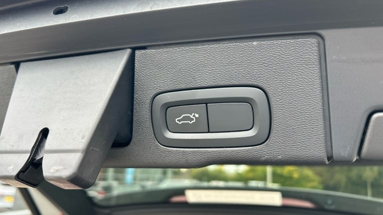 2021 Volvo XC60 R-Design, B5 AWD mild hybrid Estate Petrol Automatic