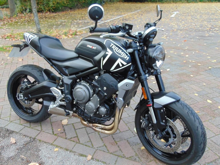 Triumph Trident  660 2021 4856 dry miles superb FSH naked 75 bhp street bike 