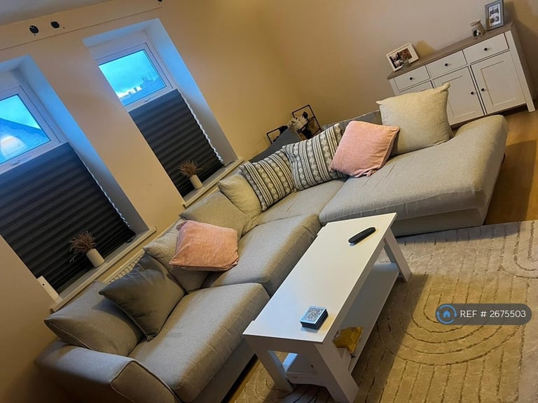 1 bedroom flat in Regent Street, Barry, CF62 (1 bed) (#2675503)