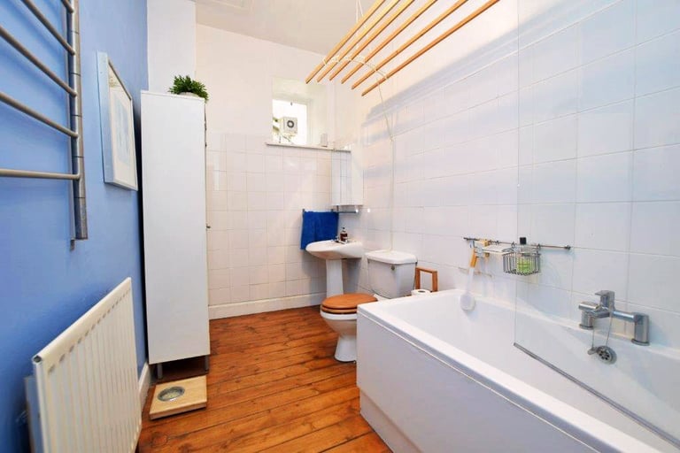 WEST END DOUBLE ROOM WITH PRIVATE ENTRANCE