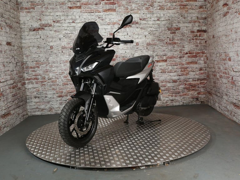 APRILIA SR - 2024 Petrol Automatic in Black