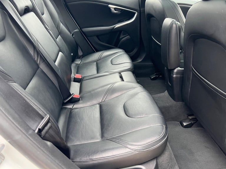 2016 Volvo V40 2.0 D2 SE Lux Nav Euro 6 (s/s) 5dr HATCHBACK Diesel Manual