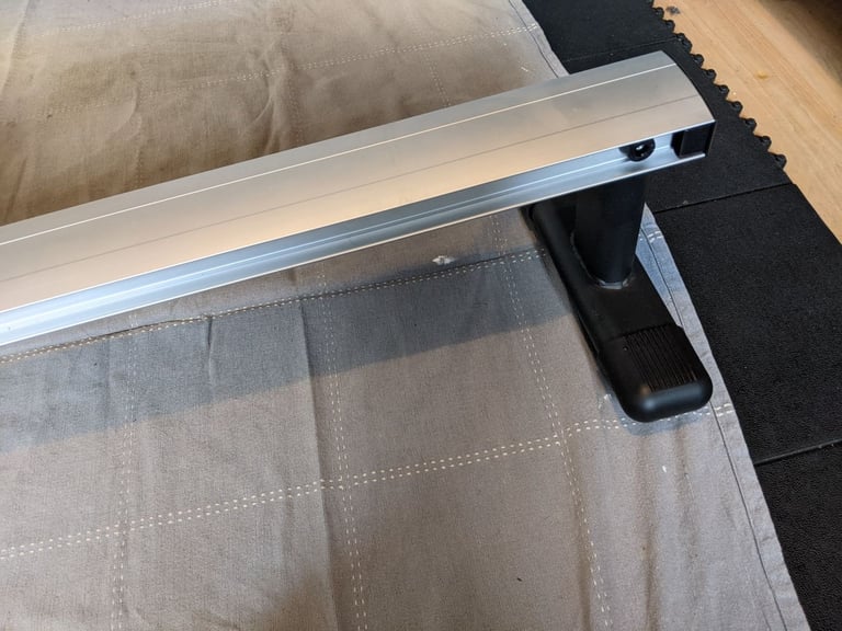 Magnetic rowing machine 