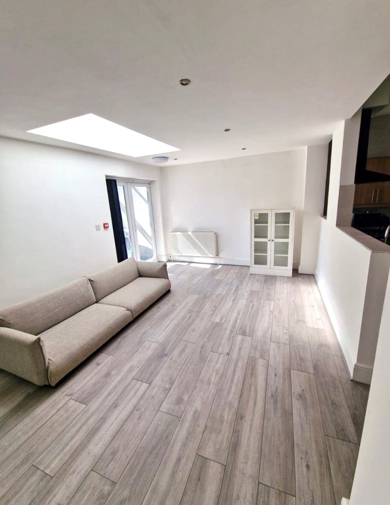 (Not a studio)En-suite double rooms available for single occupancy Postcode UB4 8HP