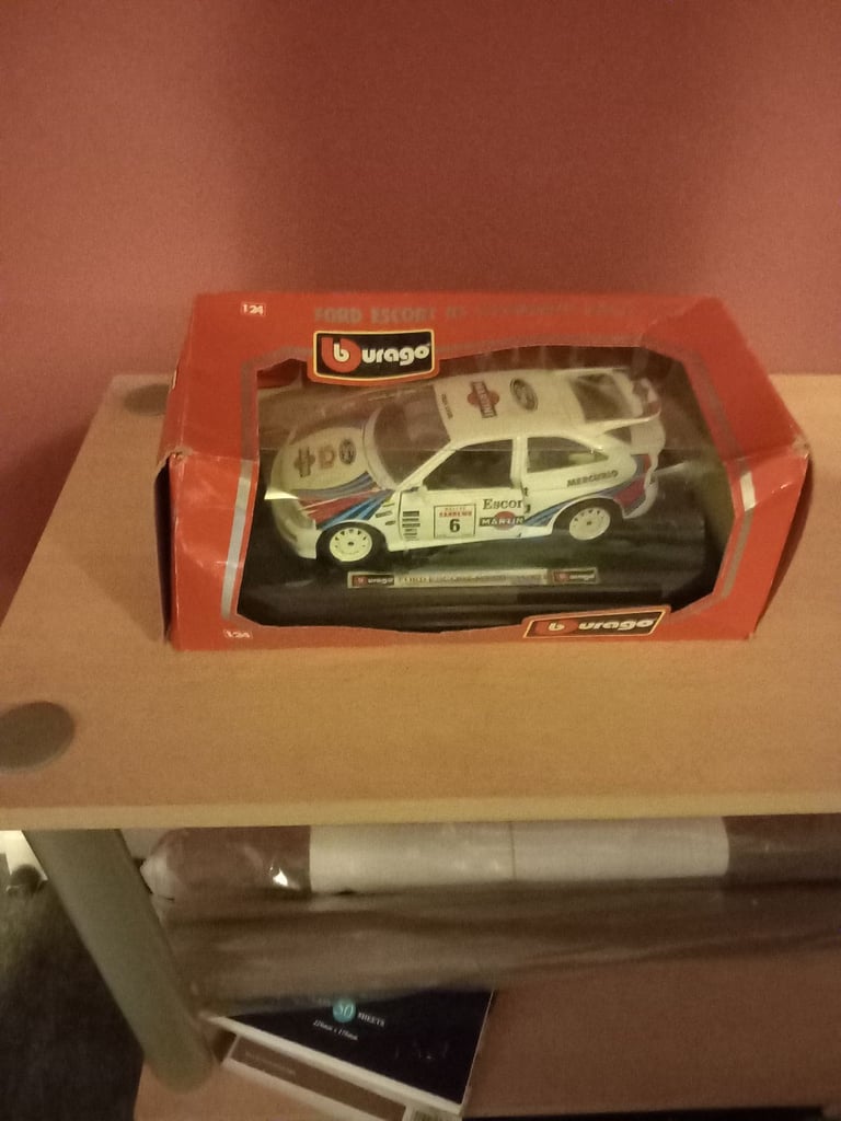 Burago ford escort rs cosworth rally 1/24