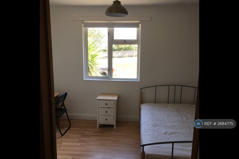 6 bedroom house in Penarth Road, Falmouth, TR11 (6 bed) (#2684775)