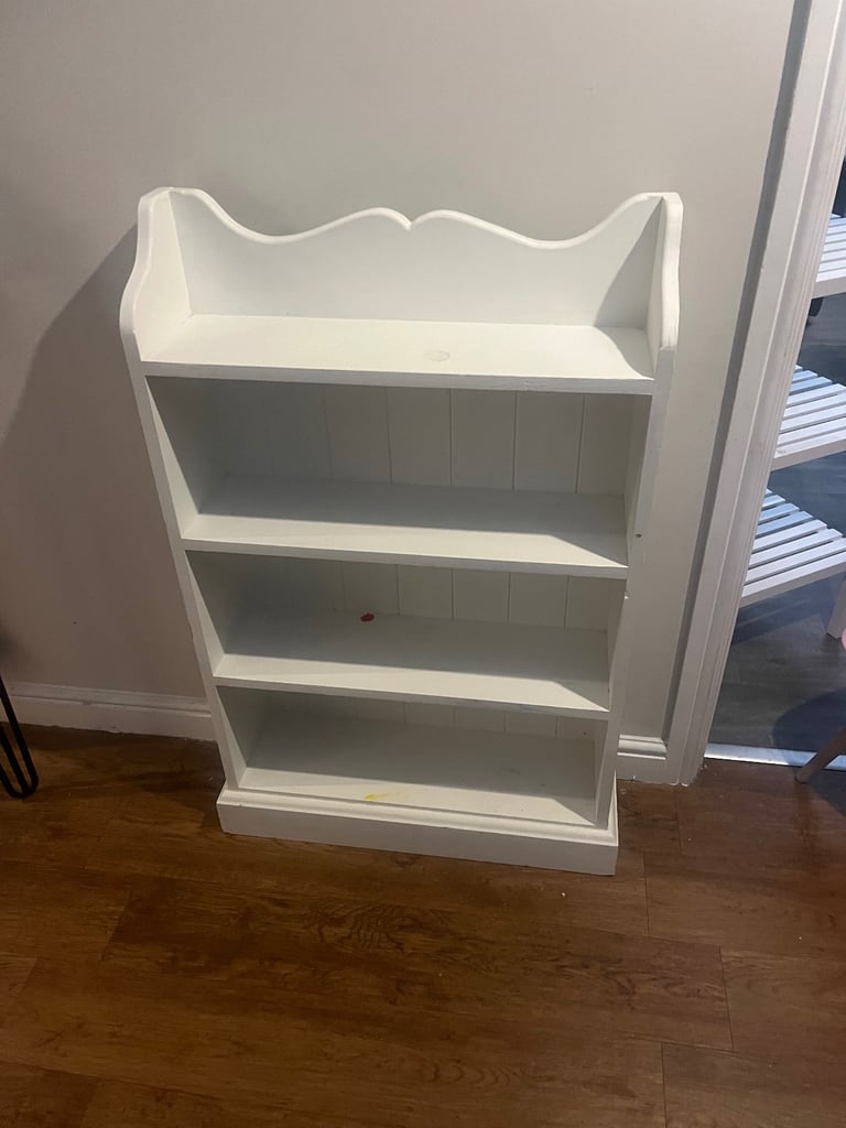 Wooden bookshelf/unit