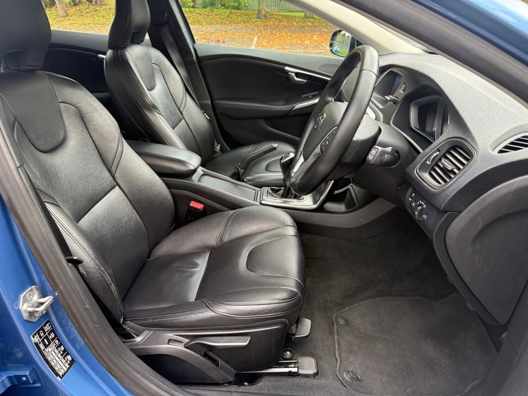 2014 Volvo V40 D3 SE Lux Nav 5dr HATCHBACK Diesel Manual