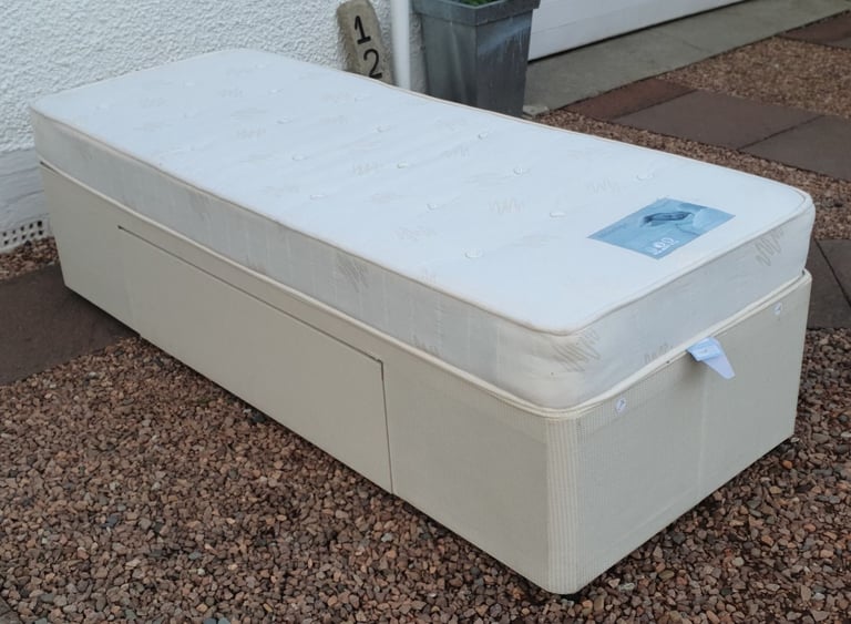 Small single bed, divan base with drawer & mattress 